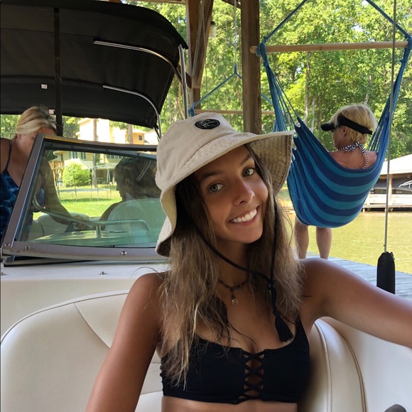 Meet your Posher, Cameron - Picture 1 of 1